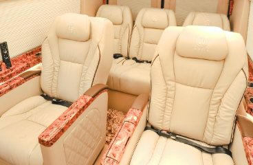 Mai Linh WILLER spacious and luxurious limousine